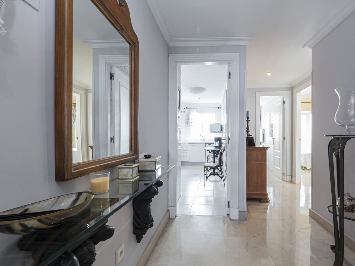 2 sypialnia Apartament na sprzedaż w Puerto Banus z basenem garażem - 1 575 000 € (Ref: 10002028)