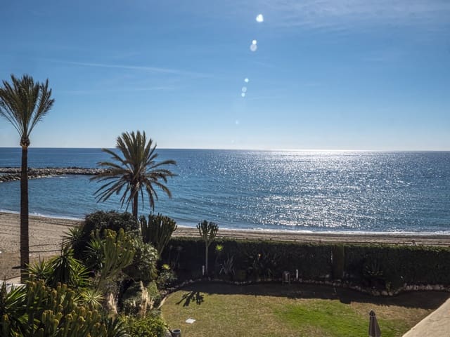 Apartamento de 2 habitaciones en Puerto Banus, Marbella en venta con piscina garaje - 1.575.000 € (Ref: 10002028)