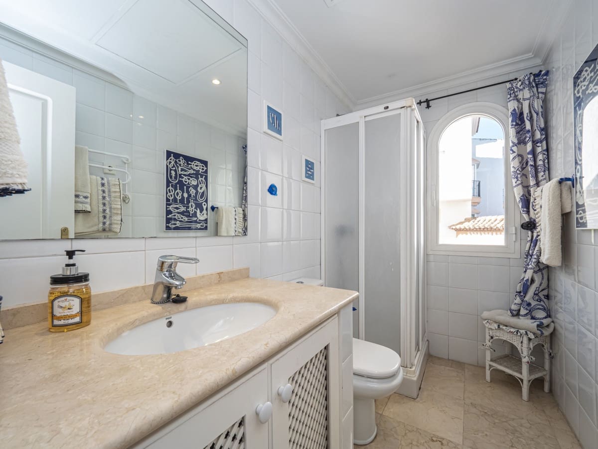 2 sypialnia Apartament na sprzedaż w Puerto Banus z basenem garażem - 1 575 000 € (Ref: 10002028)