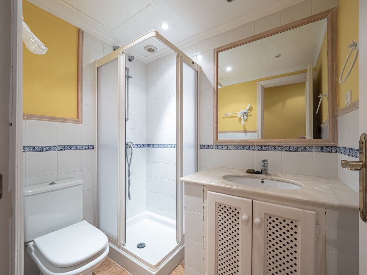 2 sypialnia Apartament na sprzedaż w Puerto Banus z basenem garażem - 1 575 000 € (Ref: 10002028)