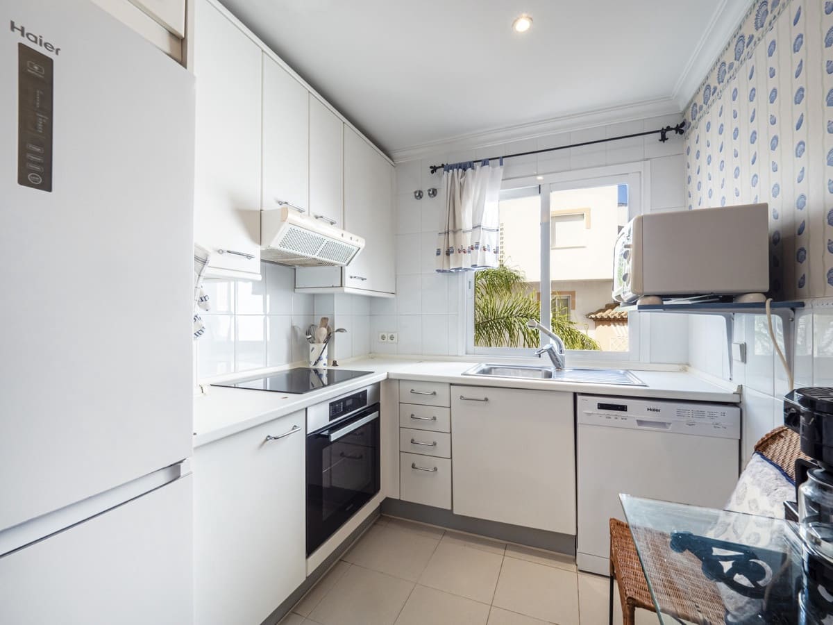 2 sypialnia Apartament na sprzedaż w Puerto Banus z basenem garażem - 1 575 000 € (Ref: 10002028)