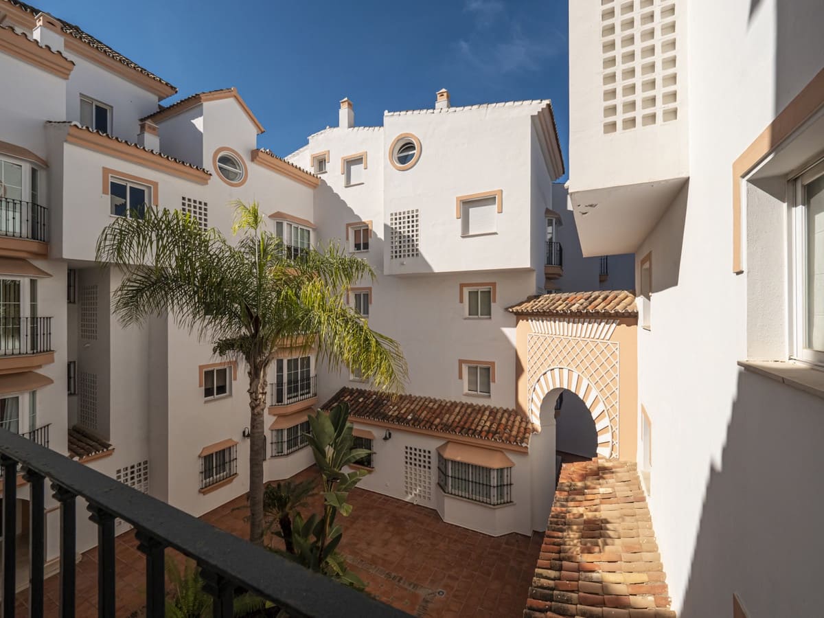 2 sypialnia Apartament na sprzedaż w Puerto Banus z basenem garażem - 1 575 000 € (Ref: 10002028)