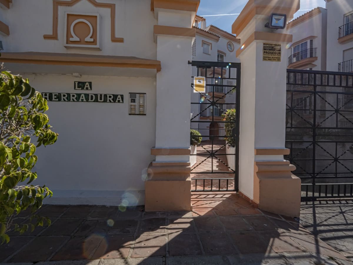 2 sypialnia Apartament na sprzedaż w Puerto Banus z basenem garażem - 1 575 000 € (Ref: 10002028)