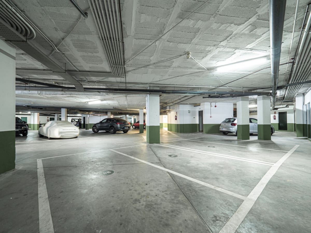 2 sypialnia Apartament na sprzedaż w Puerto Banus z basenem garażem - 1 575 000 € (Ref: 10002028)