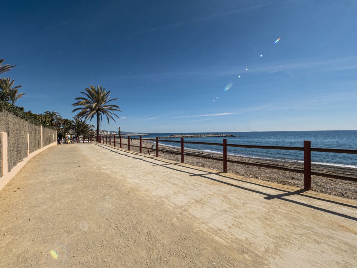 2 sypialnia Apartament na sprzedaż w Puerto Banus z basenem garażem - 1 575 000 € (Ref: 10002028)