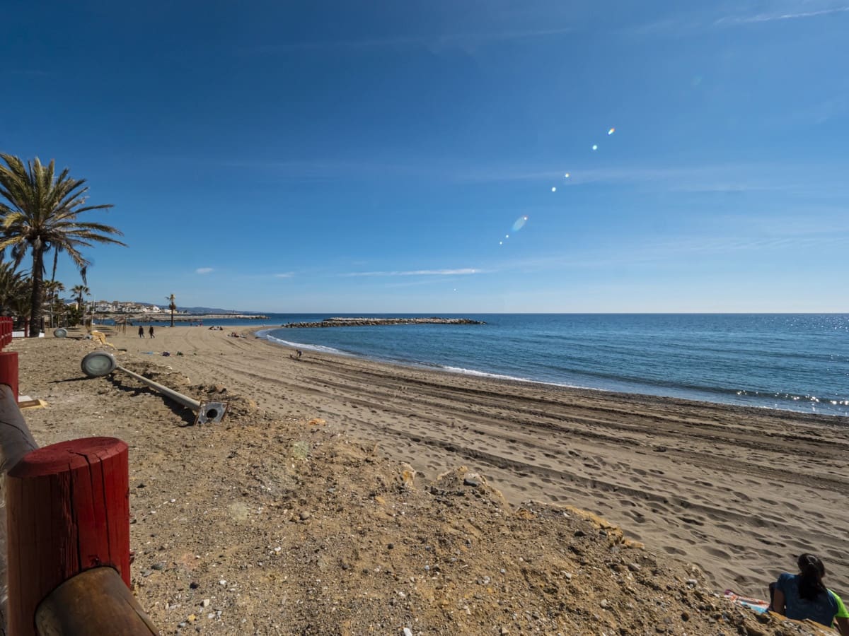 2 sypialnia Apartament na sprzedaż w Puerto Banus z basenem garażem - 1 575 000 € (Ref: 10002028)