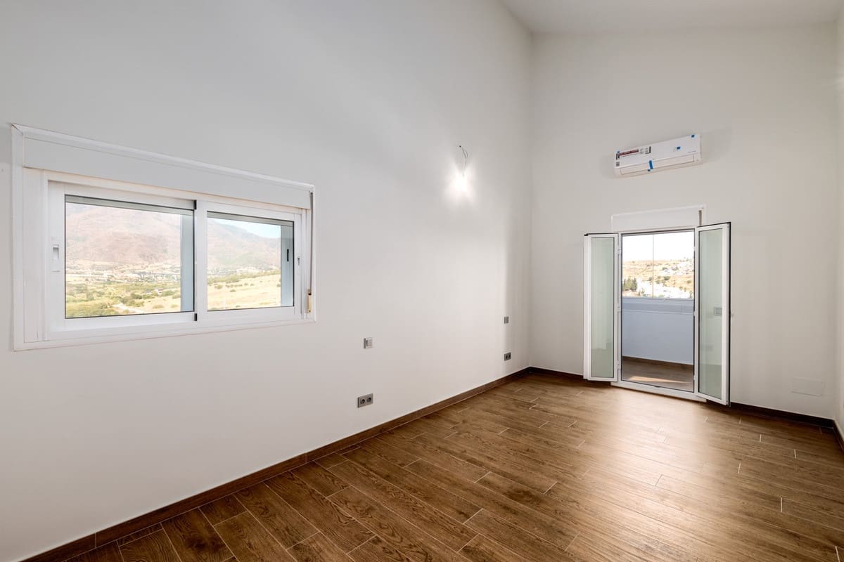 3 makuuhuone Huoneisto myytävänä paikassa Estepona mukana uima-altaan 
autotalli - 695 000 € (Ref: 10002029)