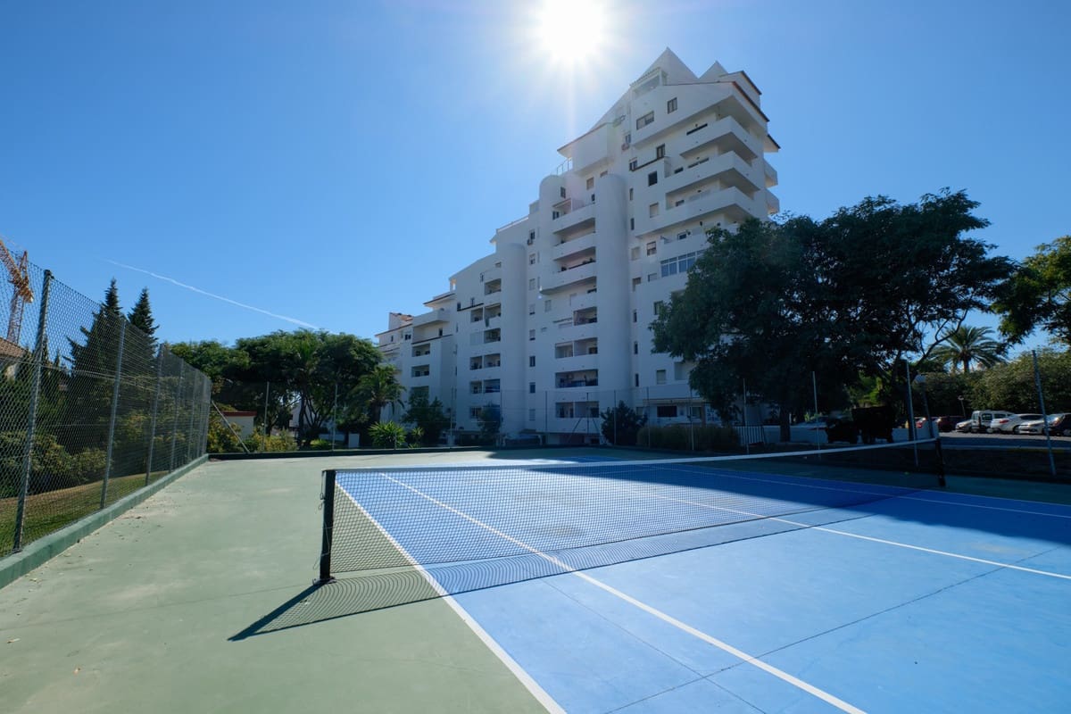 3 makuuhuone Huoneisto myytävänä paikassa Estepona mukana uima-altaan 
autotalli - 695 000 € (Ref: 10002029)