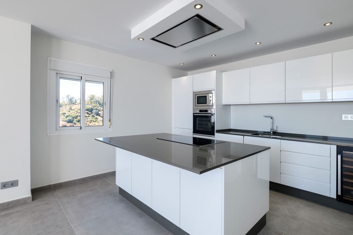 3 soverom Leilighet til salgs i Estepona med svømmebasseng garasje - € 719 000 (Ref: 10002030)