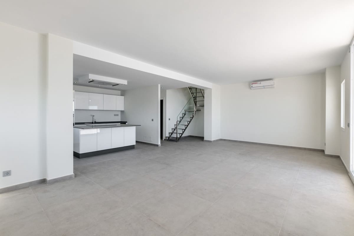 3 soverom Leilighet til salgs i Estepona med svømmebasseng garasje - € 719 000 (Ref: 10002030)