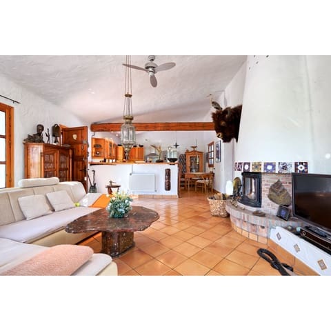 Chalet de 2 habitaciones en Estepona en venta con piscina garaje - 695.000 € (Ref: 10002031)