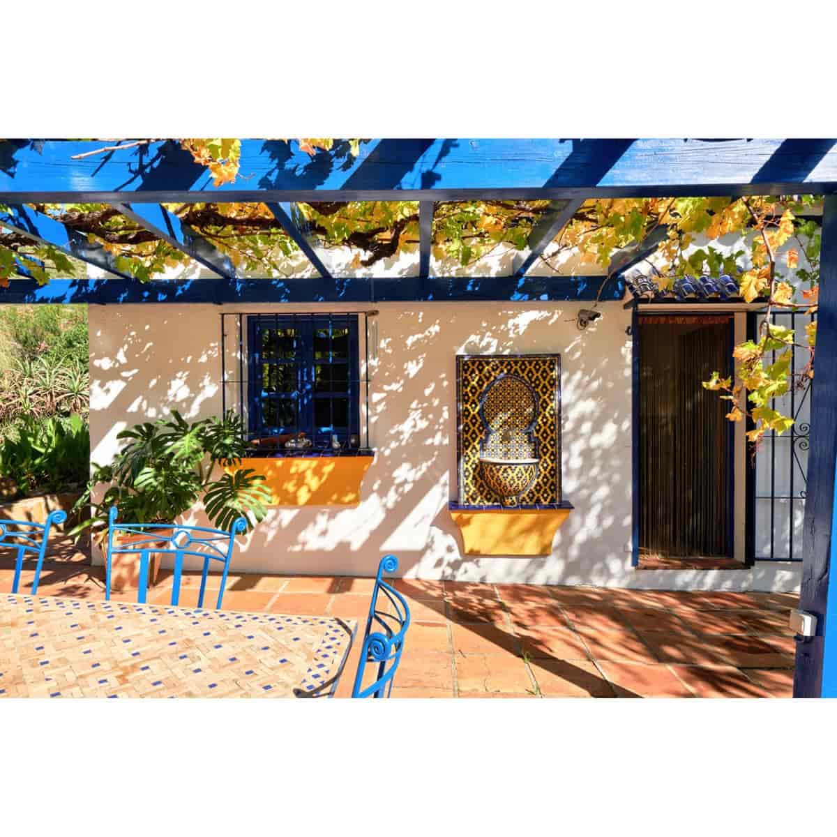 Chalet de 2 habitaciones en Estepona en venta con piscina garaje - 695.000 € (Ref: 10002031)