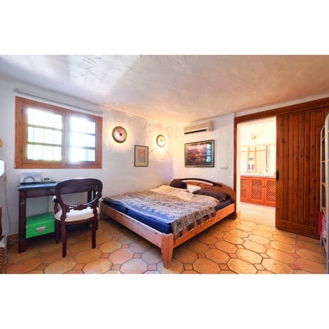 Chalet de 2 habitaciones en Estepona en venta con piscina garaje - 695.000 € (Ref: 10002031)