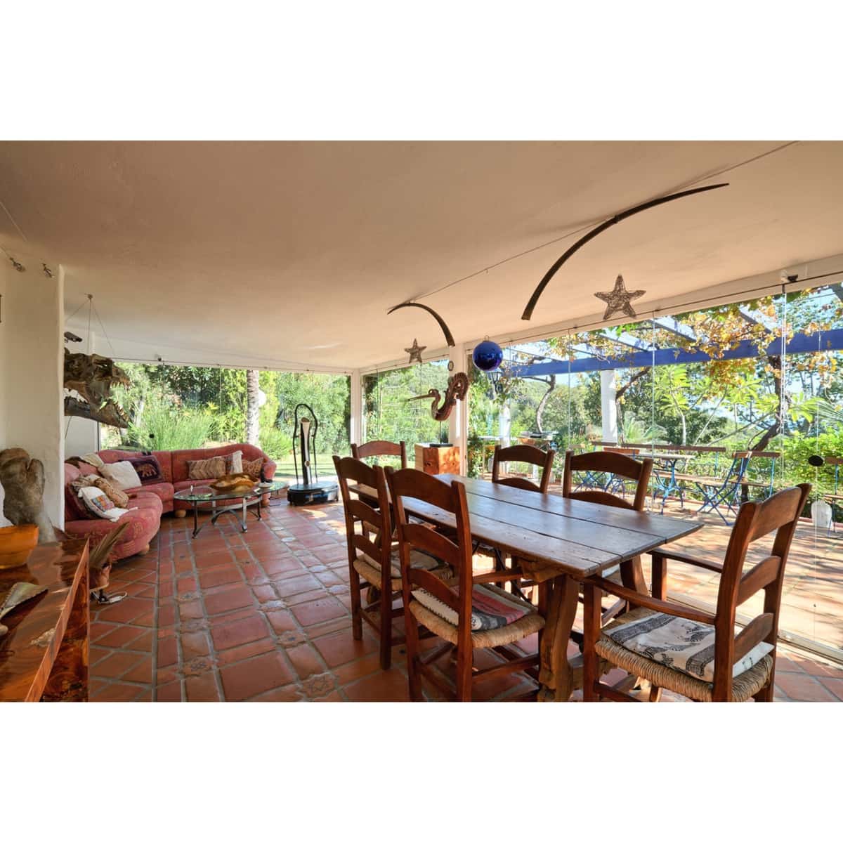 Chalet de 2 habitaciones en Estepona en venta con piscina garaje - 695.000 € (Ref: 10002031)