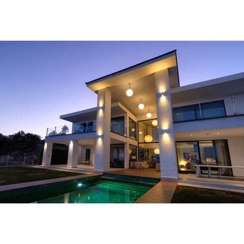 Chalet de 4 habitaciones en Benahavís en venta con piscina garaje - 2.875.000 € (Ref: 10002032)