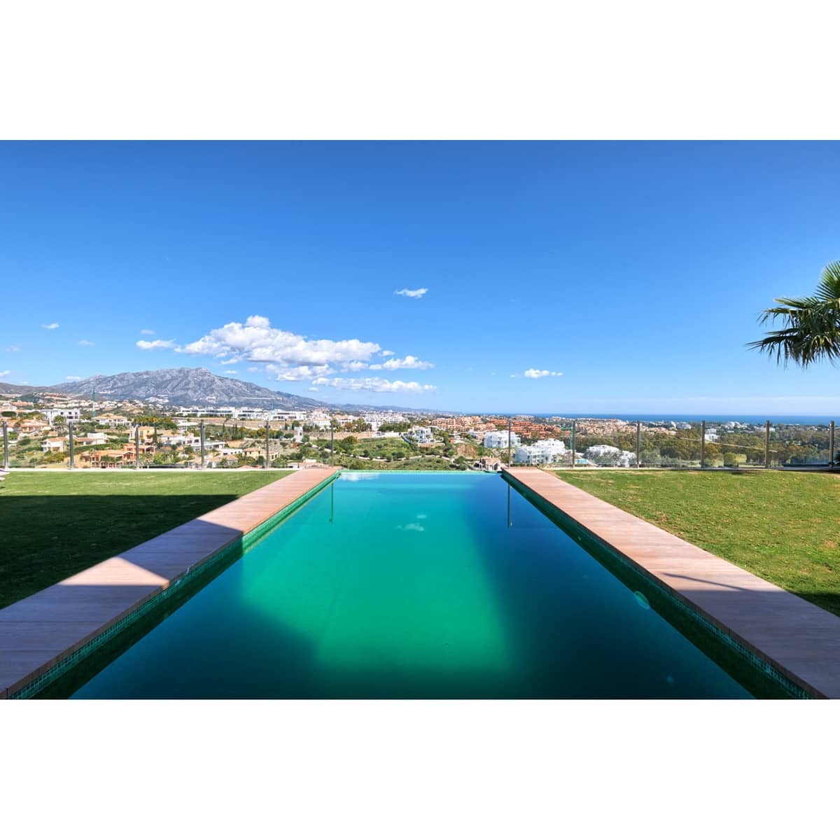 4 sovrum Villa till salu i Benahavis med pool garage - 2 875 000 € (Ref: 10002032)