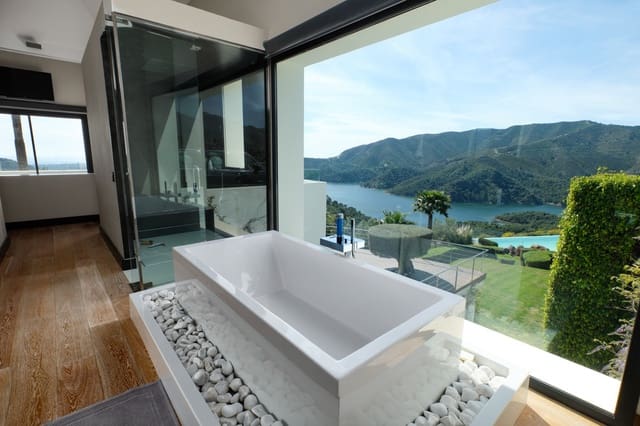 5 bedroom Villa for sale in Istán with pool garage - € 3,495,000 (Ref: 10002033)