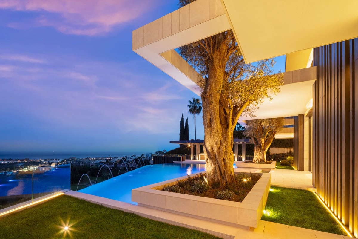 Chalet de 12 habitaciones en Marbella en venta con piscina garaje - 14.000.000 € (Ref: 10002034)