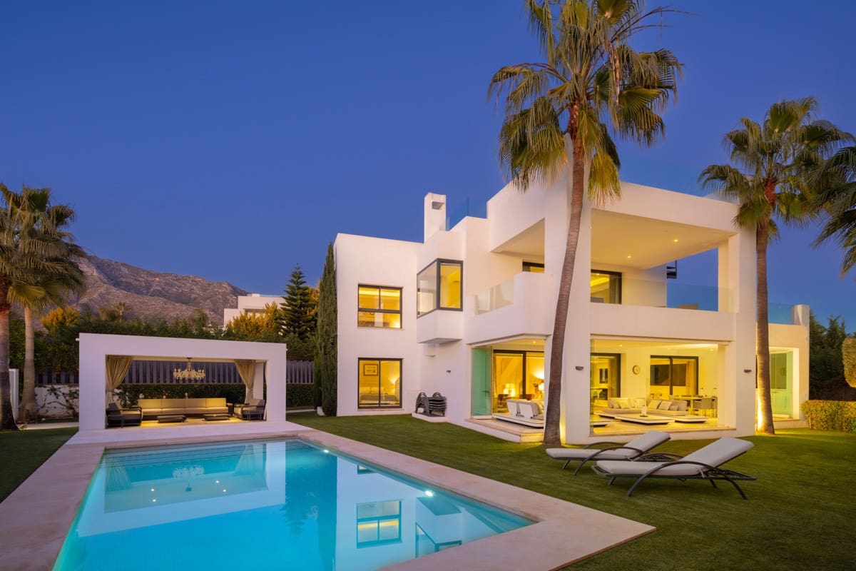 5 soveværelse Villa til salg i Marbella med swimmingpool garage - € 3.995.000 (Ref: 10002036)