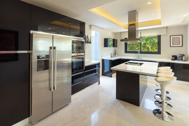 5 soveværelse Villa til salg i Marbella med swimmingpool garage - € 3.995.000 (Ref: 10002036)