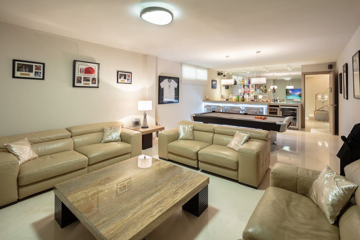 5 soveværelse Villa til salg i Marbella med swimmingpool garage - € 3.995.000 (Ref: 10002036)