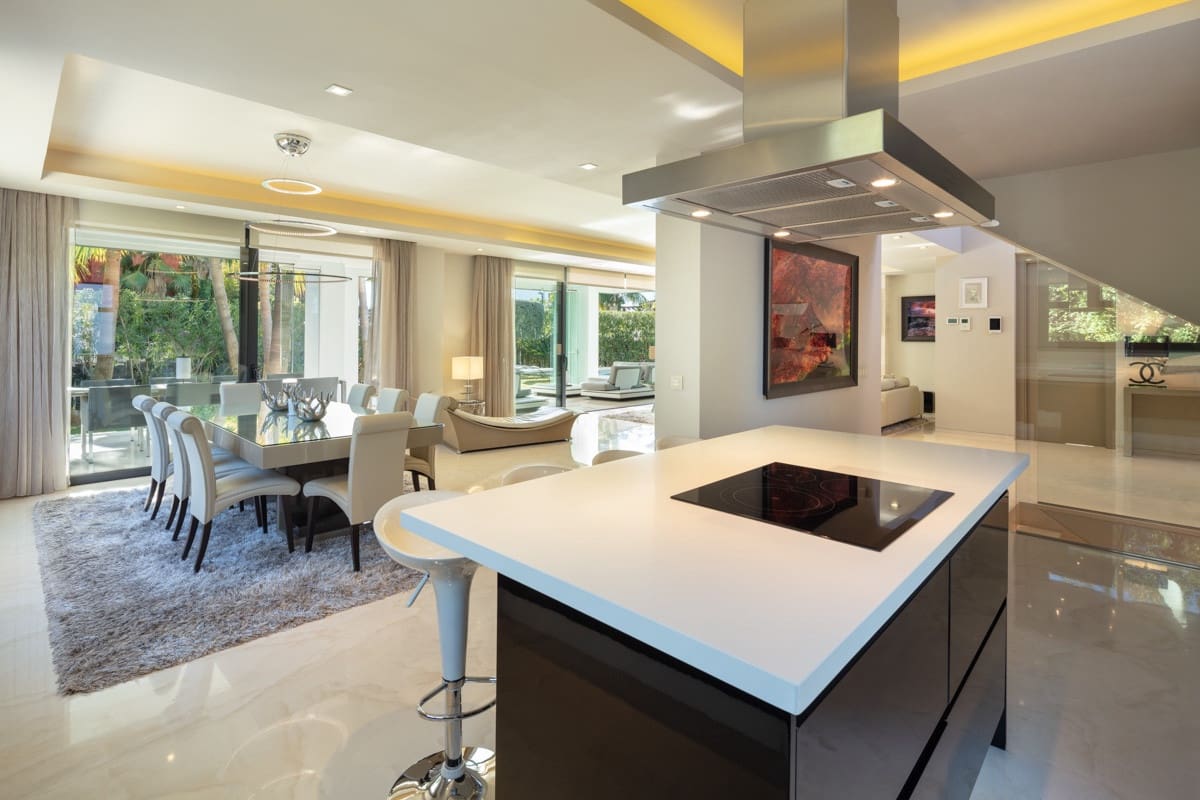 5 soveværelse Villa til salg i Marbella med swimmingpool garage - € 3.995.000 (Ref: 10002036)