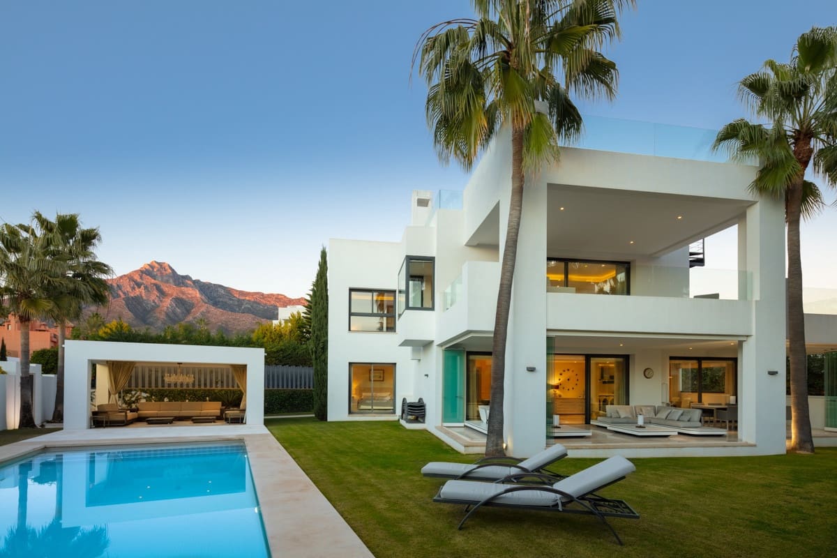 5 soveværelse Villa til salg i Marbella med swimmingpool garage - € 3.995.000 (Ref: 10002036)