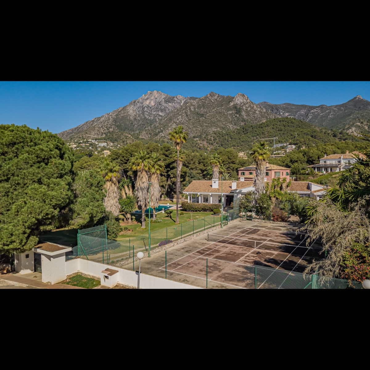 7 sypialnia Willa na sprzedaż w Marbella z basenem garażem - 3 000 000 € (Ref: 10002039)