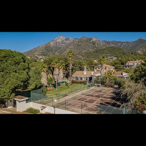 7 sypialnia Willa na sprzedaż w Marbella z basenem garażem - 3 000 000 € (Ref: 10002039)
