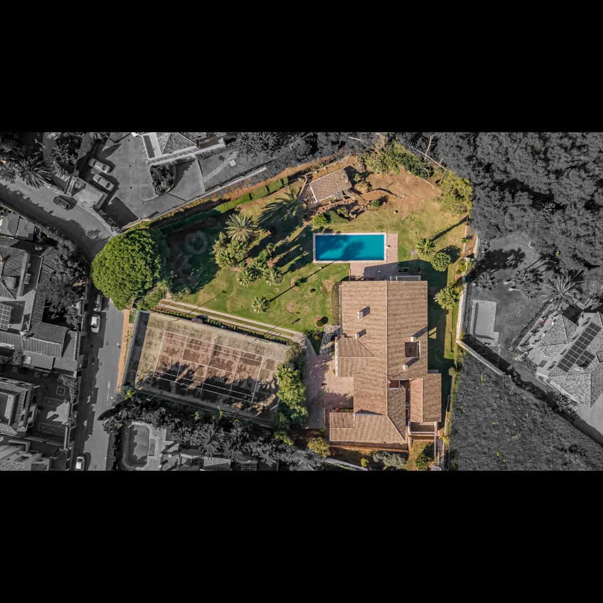 7 sypialnia Willa na sprzedaż w Marbella z basenem garażem - 3 000 000 € (Ref: 10002039)