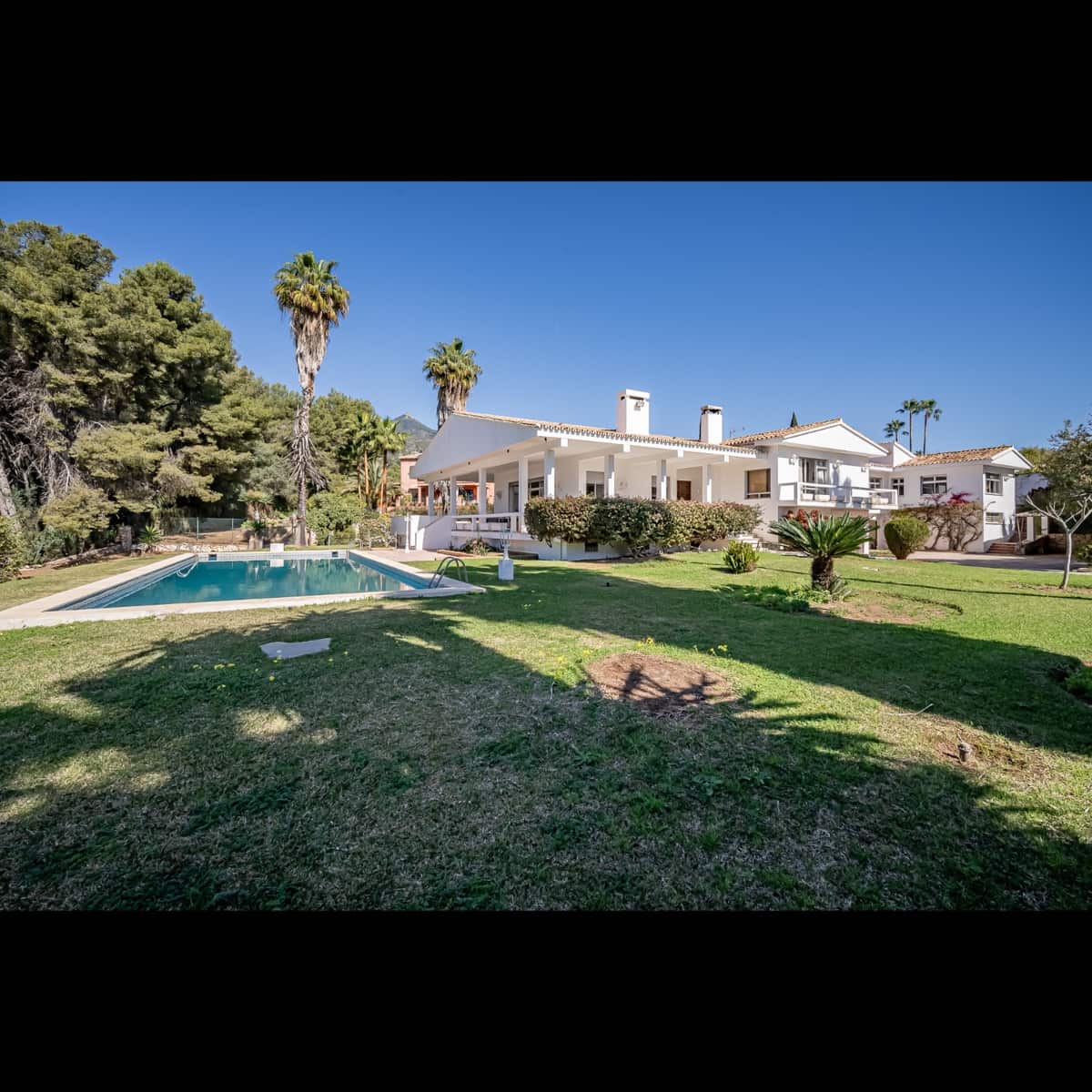 7 sypialnia Willa na sprzedaż w Marbella z basenem garażem - 3 000 000 € (Ref: 10002039)