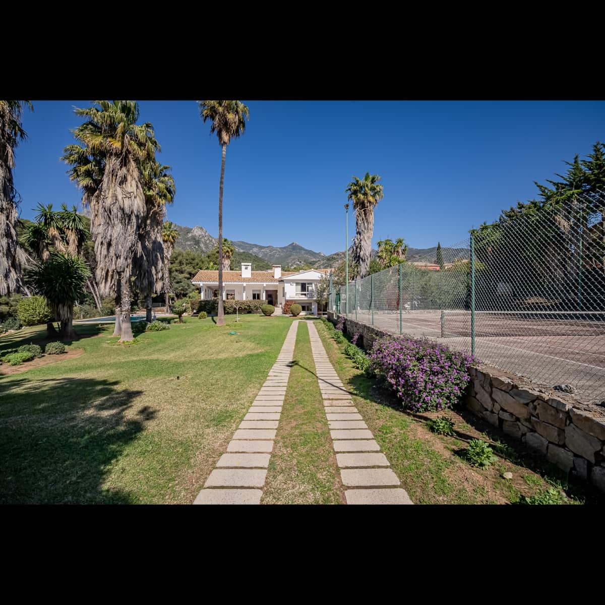 7 sypialnia Willa na sprzedaż w Marbella z basenem garażem - 3 000 000 € (Ref: 10002039)
