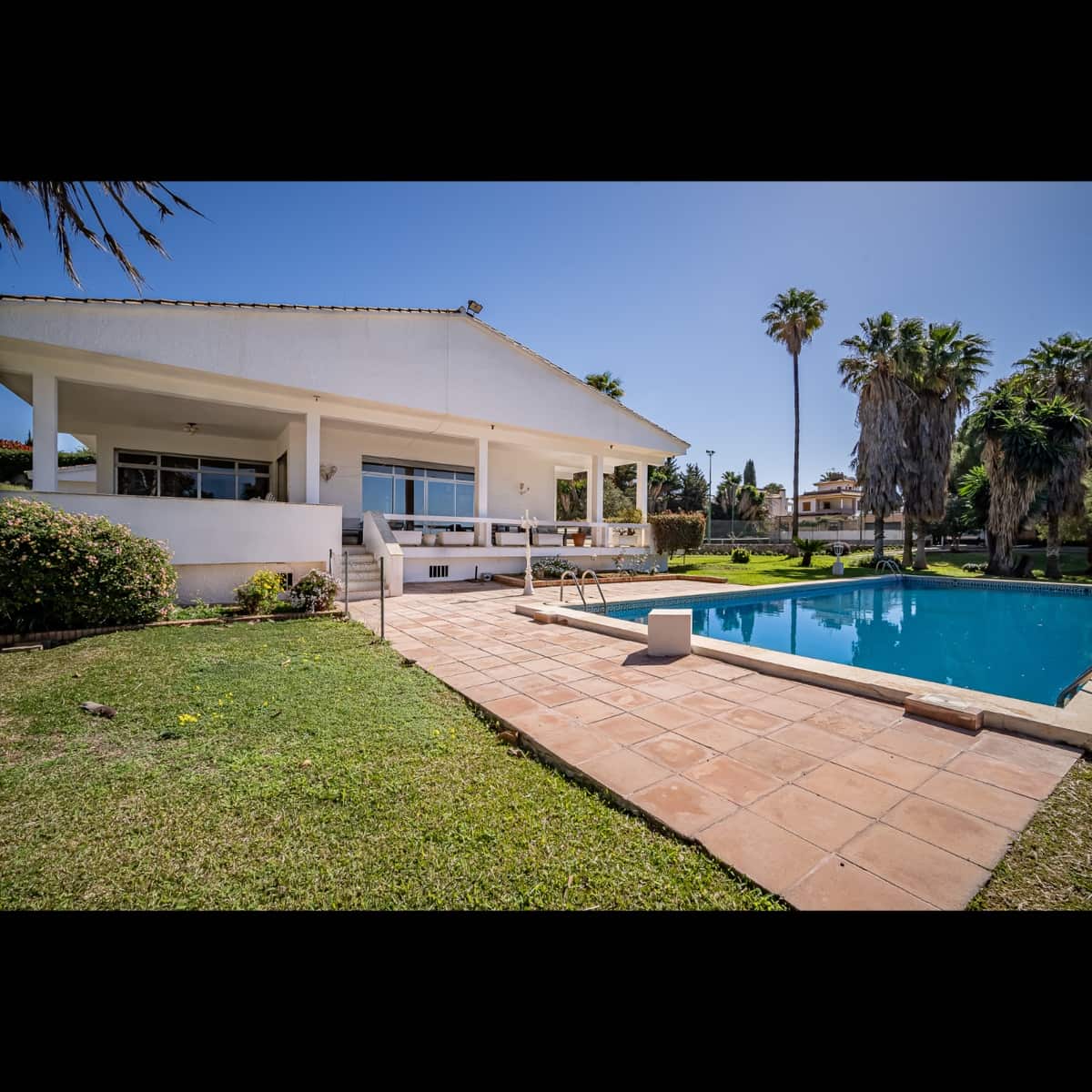 7 sypialnia Willa na sprzedaż w Marbella z basenem garażem - 3 000 000 € (Ref: 10002039)