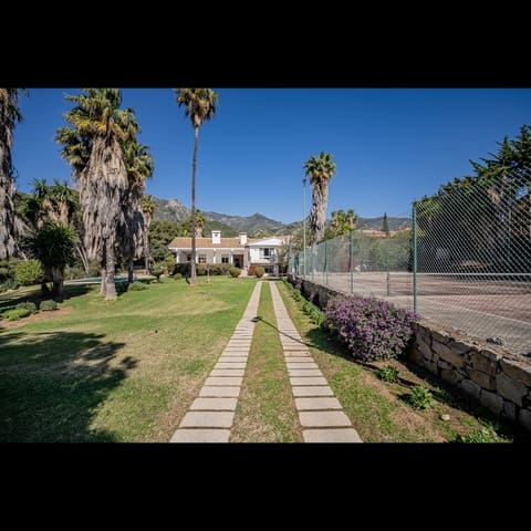 7 sypialnia Willa na sprzedaż w Marbella z basenem garażem - 3 000 000 € (Ref: 10002039)