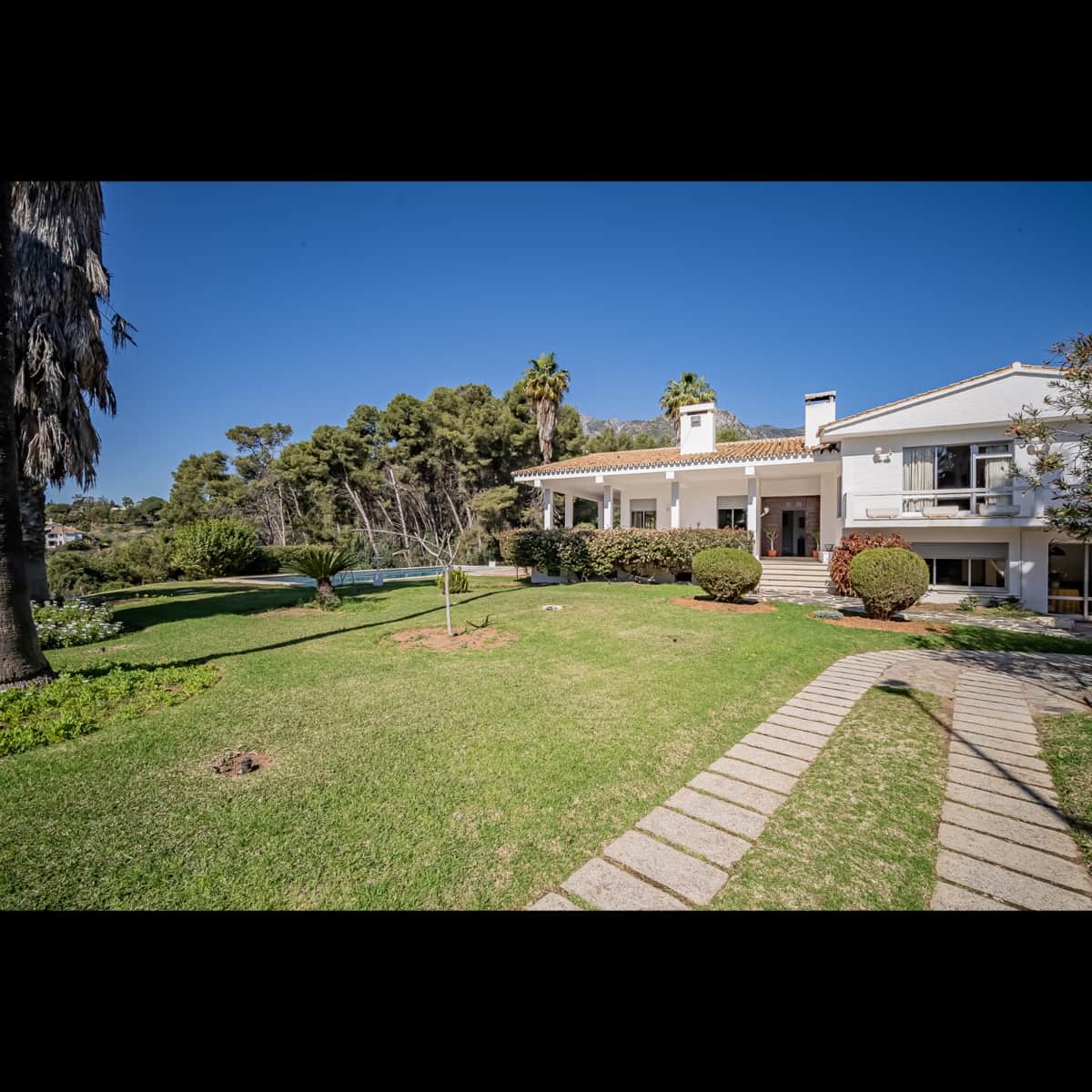 7 sypialnia Willa na sprzedaż w Marbella z basenem garażem - 3 000 000 € (Ref: 10002039)
