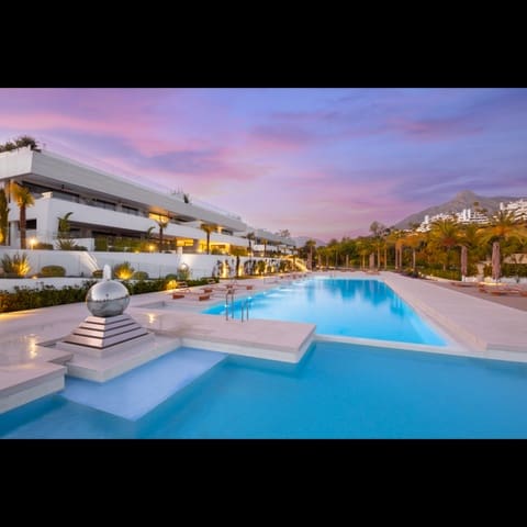 Apartamento de 4 habitaciones en Golden Mile, Marbella en venta con piscina garaje - 2.350.000 € (Ref: 10002040)