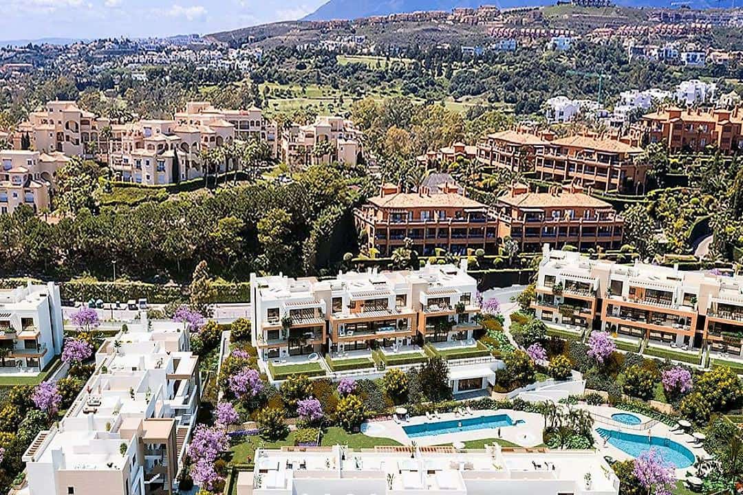 2 bedroom Apartment for sale in Benahavis with pool garage - € 399,000 (Ref: 10002042)