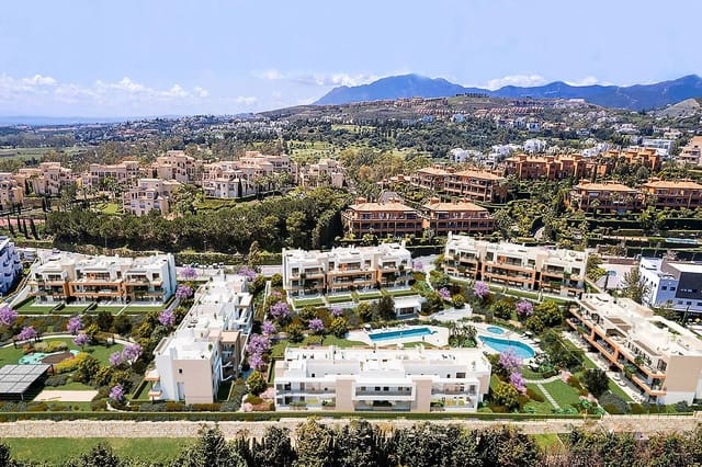 2 bedroom Apartment for sale in Benahavís with pool garage - € 399,000 (Ref: 10002042)