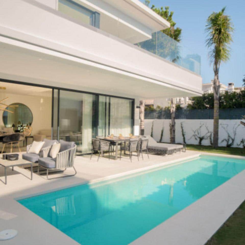 4 soverom Villa til salgs i Golden Mile med svømmebasseng garasje - € 3 250 000 (Ref: 10002044)
