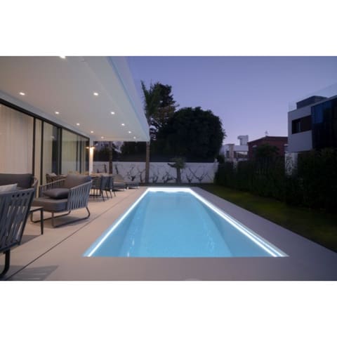 4 soverom Villa til salgs i Golden Mile, Marbella med svømmebasseng garasje - € 3 250 000 (Ref: 10002044)