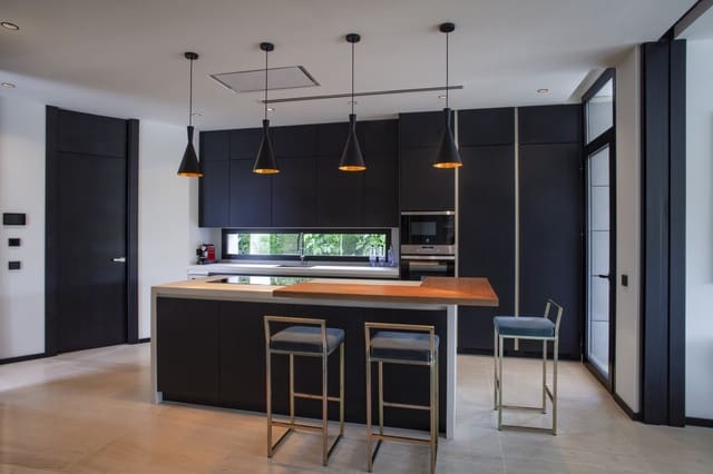 7 slaapkamer Villa te koop in Marbella met zwembad garage - € 4.995.000 (Ref: 10002047)