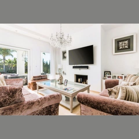 6 soverom Villa til salgs i Nueva Andalucia, Marbella med svømmebasseng garasje - € 2 300 000 (Ref: 10002050)