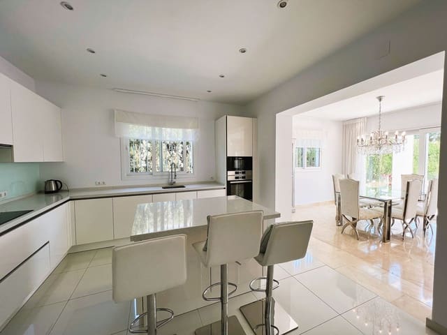6 soverom Villa til salgs i Nueva Andalucia, Marbella med svømmebasseng garasje - € 2 300 000 (Ref: 10002050)