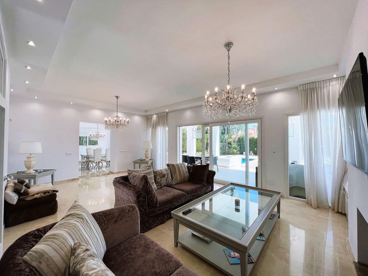 6 soverom Villa til salgs i Nueva Andalucia med svømmebasseng garasje - € 2 300 000 (Ref: 10002050)