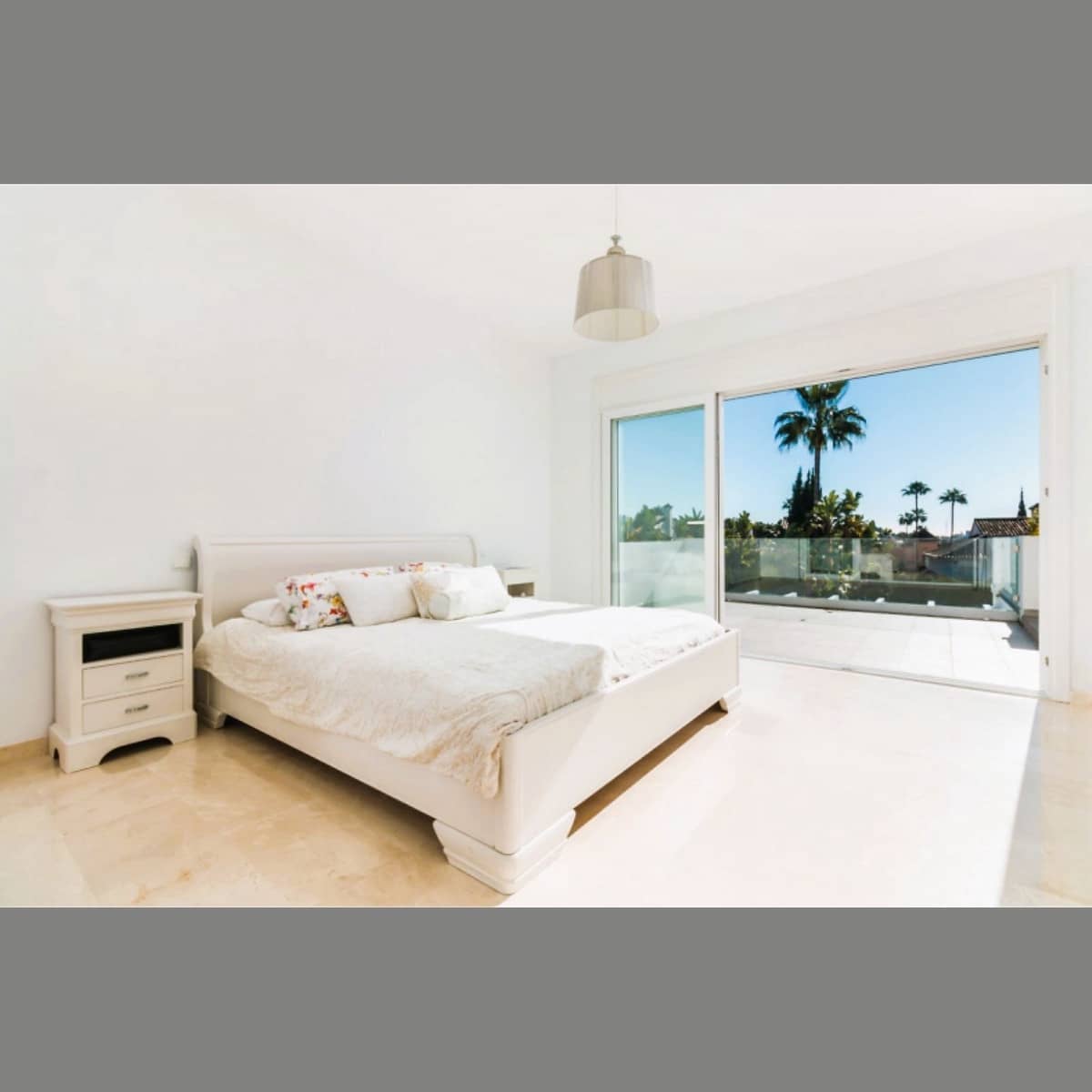 6 soverom Villa til salgs i Nueva Andalucia med svømmebasseng garasje - € 2 300 000 (Ref: 10002050)