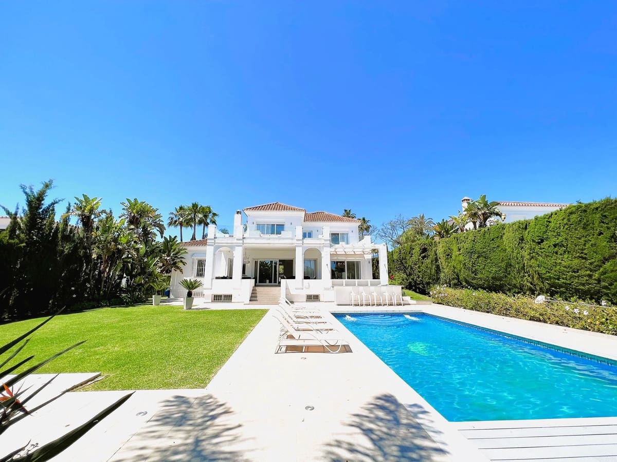 6 soverom Villa til salgs i Nueva Andalucia med svømmebasseng garasje - € 2 300 000 (Ref: 10002050)