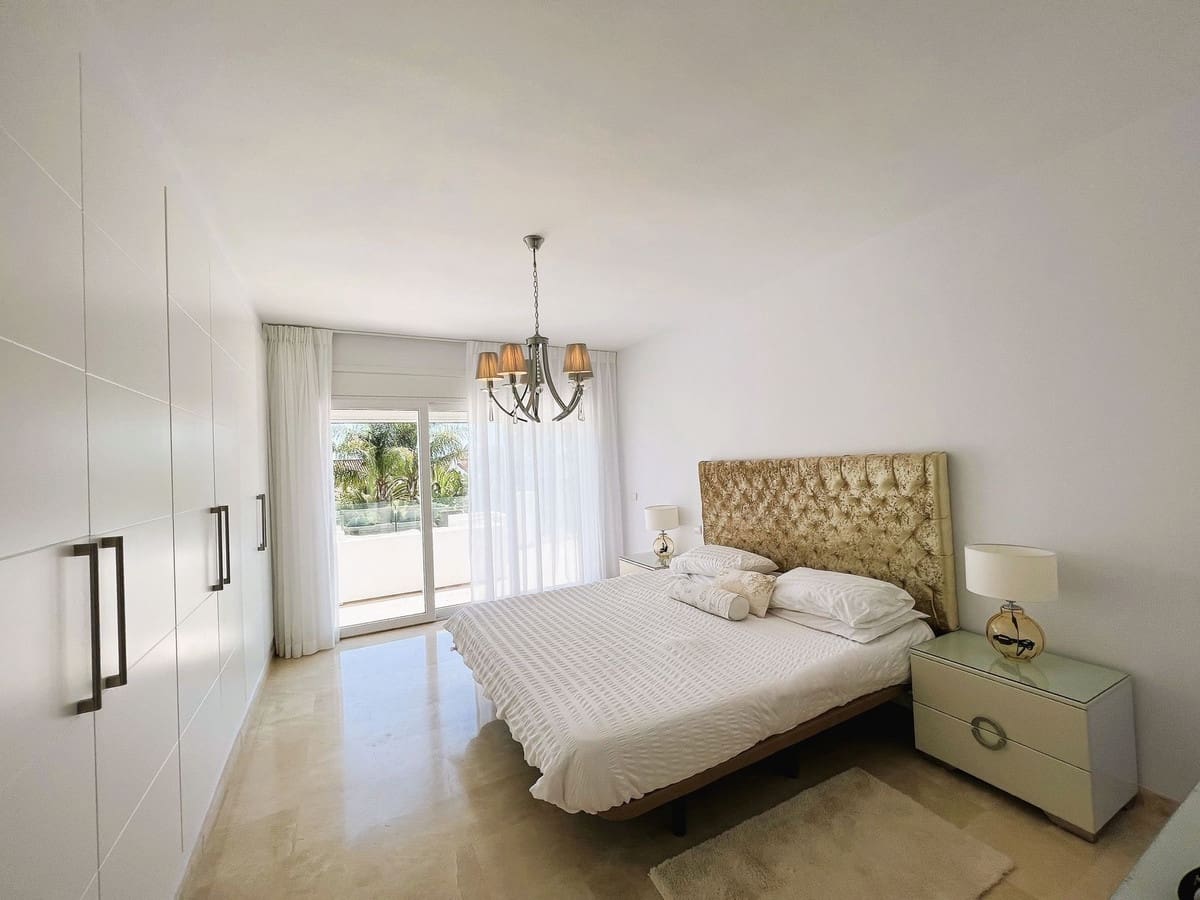 6 soverom Villa til salgs i Nueva Andalucia med svømmebasseng garasje - € 2 300 000 (Ref: 10002050)