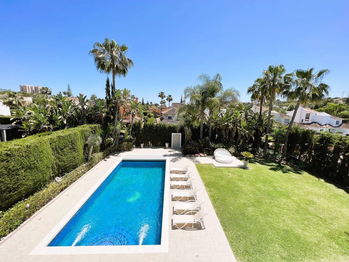 6 soverom Villa til salgs i Nueva Andalucia med svømmebasseng garasje - € 2 300 000 (Ref: 10002050)