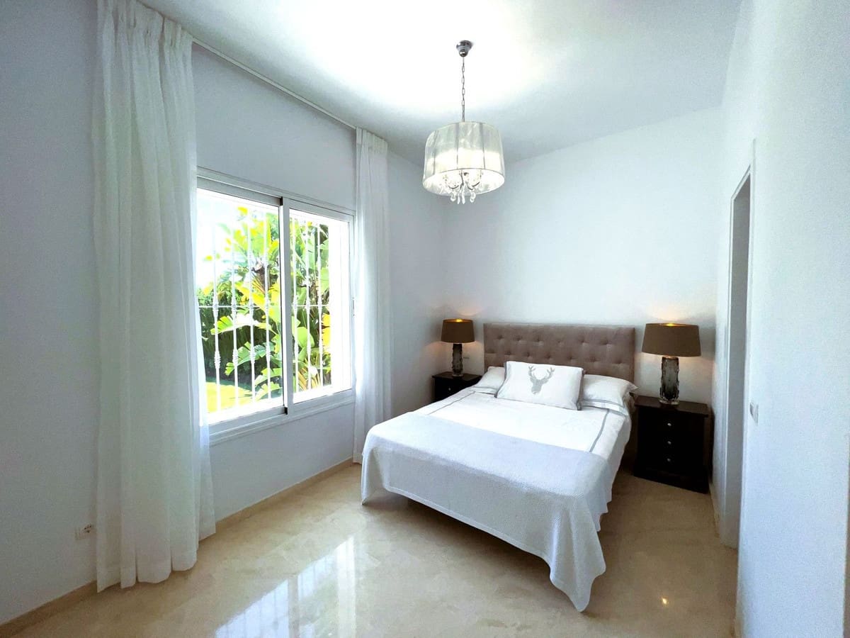 6 soverom Villa til salgs i Nueva Andalucia med svømmebasseng garasje - € 2 300 000 (Ref: 10002050)