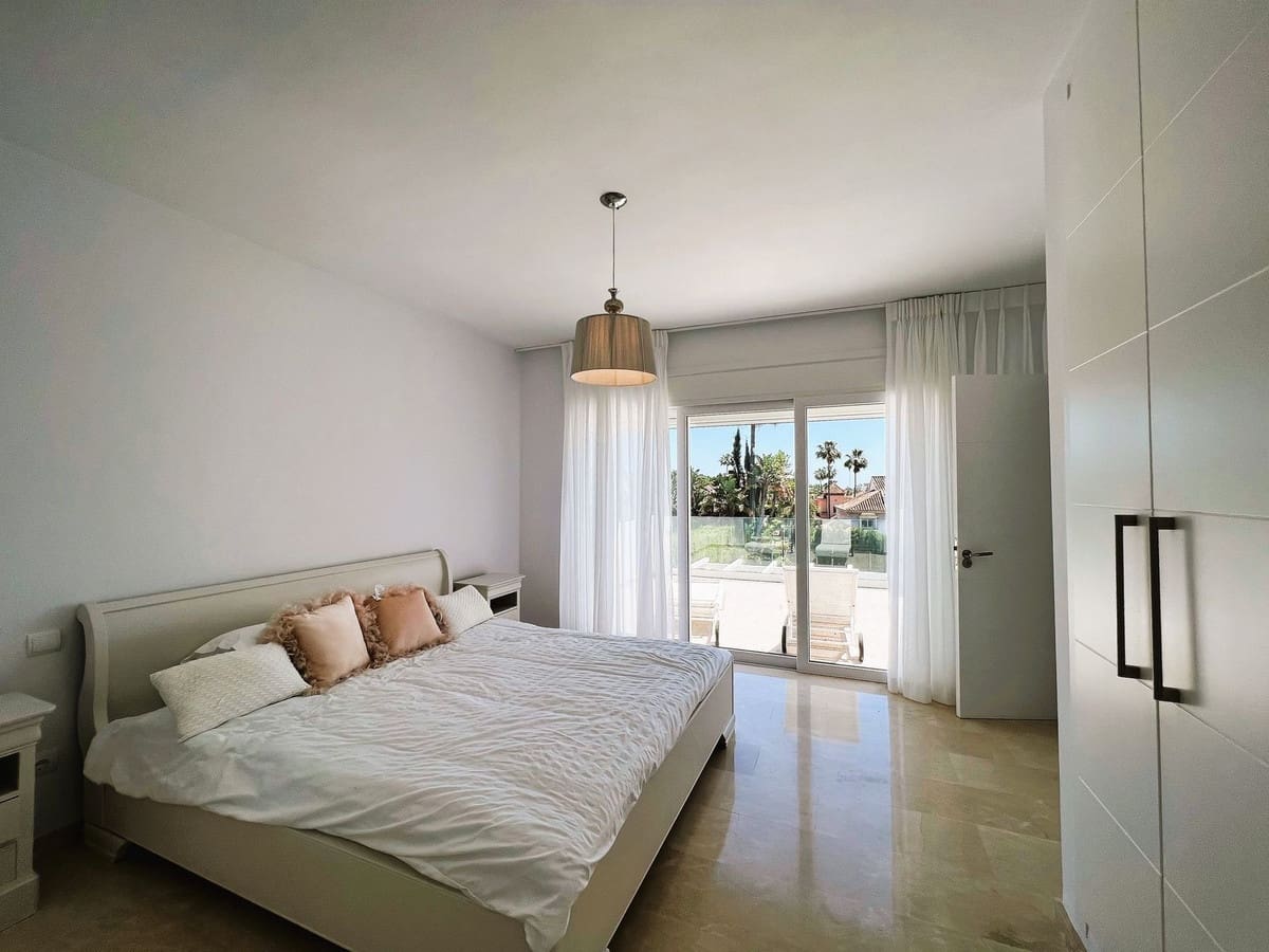 6 soverom Villa til salgs i Nueva Andalucia med svømmebasseng garasje - € 2 300 000 (Ref: 10002050)